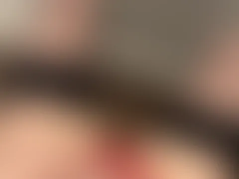 Guten Morgen mein Schatz 💋 Möchtest du gerne sehen wie ich mich streichle und dabei meine Strümpfe langsam ausziehe? Natürlich darf meine nasse P***y nicht fehlen 😛. Der musste ich auch einen Besuch