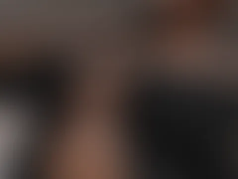 sei ehrlich… würdest du die tür öffnen, wenn du wüsstest, dass ich so auf dich warte? 😏