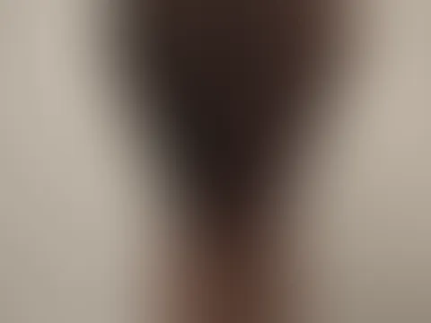 Pssst 🤭 auf einmal ging die Kamera an auf der Arbeit und Zack sind Fotos entstanden. Kurz horny gewesen in der Nachtschicht, was passiert heute? Bist du dabei, wie sehen uns im Chat 🤤🤤😉😬🔥🔥💦