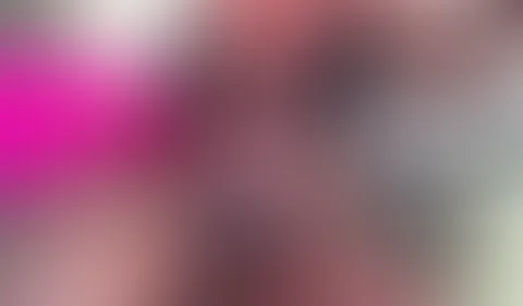FAST ERWISCHT!! Ich P**SE sogar im Urlaub auf den Balkon! Na da na hat mich meine Freundin, mit der ich Urlaub bin und mit der icch mir ein Zimmer teile, fast erwischt wie ich auf den Balkon p**se. S