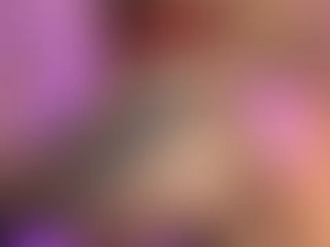 Knie nieder und schau zu mir auf 😈😘
