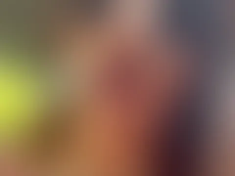 Aus der Video-on-Demand-Serie... Eine meiner Lieblingsnutzerinnen ❤️ wünschte sich ein Video, in dem ich in einer Bar sitze und einen Kaffee bestelle ☕️, aber mit dem Löffel 🥄 meine feuchte M****i 🍩