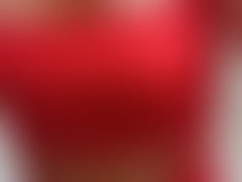 Du liegst auf dem Rücken... ich bin über dir, direkt über deinem Gesicht... ich streichle mich... du riechst mich... du spürst meine M****i so nah... Hmm... w***s deinen S*****z... und ich? Soll ich d