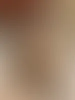 Ich strecke dir meinen prallen A***h entgegen 🍑 und meine M****i ist geil auf deinen S*****z 😏. Nimmst du mich Doggy? 😈🔥