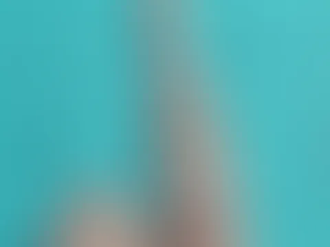 Pool steht auf dem Plan 😏💦 Heute ist genau der Tag — der Pool wartet, das Wasser ruft, und ich bin schon total in Stimmung, reinzuspringen und meinen Körper aufzuwärmen 😈