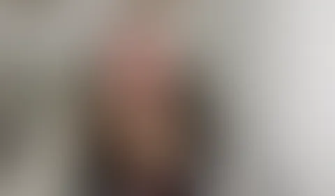 Das erste mal vor der Kamera mit Dildo gespieltđ