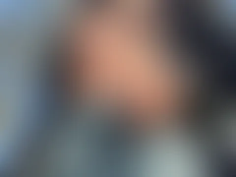 Meine M****i ist draußen schon total saftig. Ich stelle mir vor, dass dein S*****z mein Dildo ist … willst du deine Ladung li... mehr