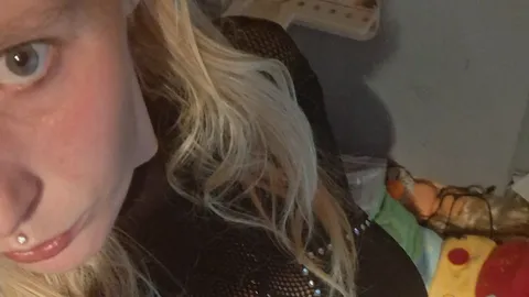 So, do you like my outfit? 😏🖤