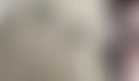 Ich P**se in die Dusche! Du hast du Gelegenheit mich im Badezimmer zu bespannen… erst lasse ich meinen geilen Saft in die dusche plätschern und dann seife ich meinen ganzen Körper heiß ein und wasche