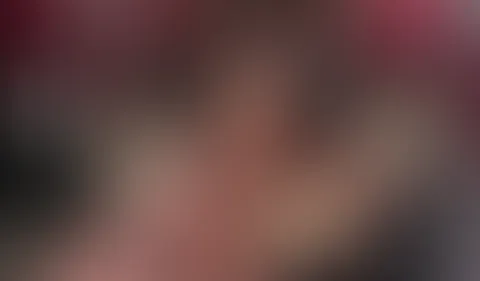 GEFESSELT - BESPIELT UND GEF**KT