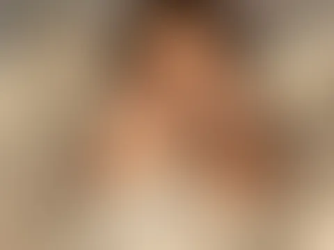 Guten Morgen! ☀️ Na, hättest du jetzt auch Lust, noch ein bisschen bei mir liegen zu bleiben? 🍑 Ich muss gleich los, aber ich nehme dich heute einfach mit zur Arbeit! 🎥 Ich gehe zwischen 9 und 19 Uh