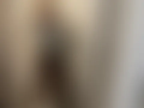 guten morgen… ich glaub, ich bin noch halb im cozy-modus 😴 aber das outfit musste ich einfach kurz zeigen… bisschen montag motivation 😉 wenn du den morgen mit mir starten willst, komm ruhig näher 💋