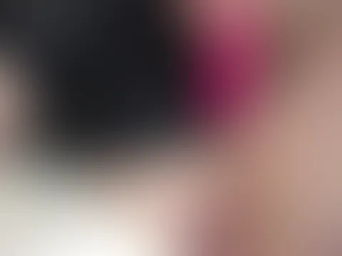 Selbstbefriedigung im Lederkleid