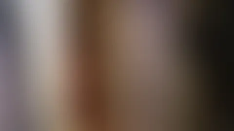 XXL Schamlippen Teen Lisa Schluckt sich satt