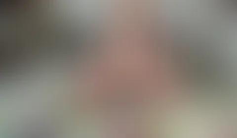 Die super knappe Hotpants sind so eng, dass ich damit so geil an meinen Kitzler rubbeln kann. Beste Vorbereitung für den neuen Dildo. Die Spirale holt den ganzen Muschisaft aus mir raus und bringt mic