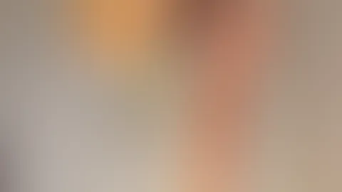 Öffne deinen Mund. Du wirst meine Ferse richtig schmecken 😈