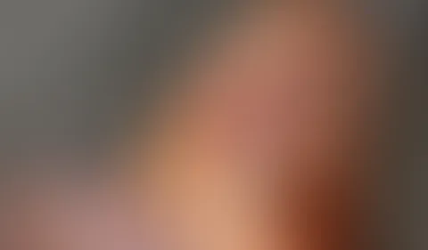 Noch die Reste von der bukkake ausgeschleckt 🤤🍼