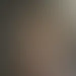 Was würdest du so mit mir machen, wenn ich so devot vor dir knie?