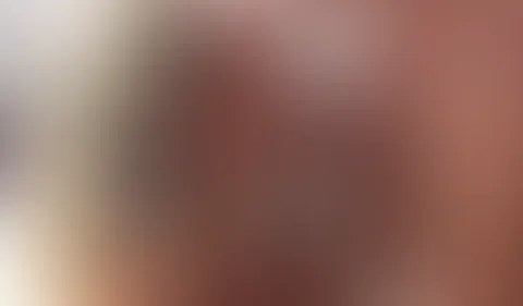 F**k mich doch! Ich rauche trotzdem weiter! Drehpause und ich hatte Bock auf eine Zigarette. Ich rauche zwar nicht oft, aber nach einem geilen F**k immer wieder mal gerne. Und der Kerl zündet mir ein