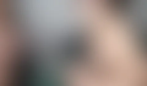 Was rein gespritzt wird, Löffel ich einfach wieder raus. Schau zu wie P***y Creme mit S****a Gemisch entsteht.