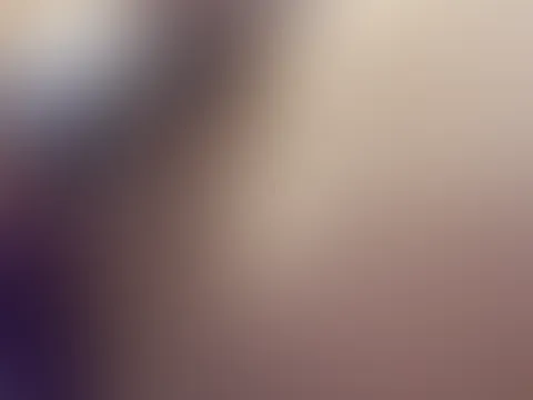 geiler Ritt mit Plug im A***h bis zum Orgasmus, geil wie sie sich um ihn herum zusammen zieht
