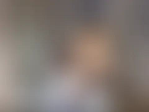 Erotik ist meine große Leidenschaft, die mich in vielerlei Hinsicht inspiriert und fasziniert. Sie eröffnet mir eine Welt voller Sinnlichkeit und Intimität, die ich mit Begeisterung erkunde.