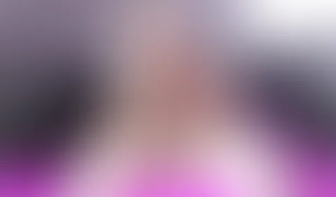 XXL S****a Explosion Mal ein lupenreiner Hand und Blowjob wo es meiner Maulf***e mal so richtig besorgt wird. In der 69er Stellung f**kt er mich mit seiner schnellen Zunge und genießt den feucht- war