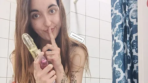 🚿 Foam, soft lips and my wettest secret...