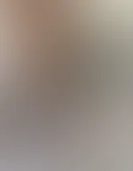 Schwarzes Leder, enge Kurven und ein Blick, der alles verrät… neugierig?😌