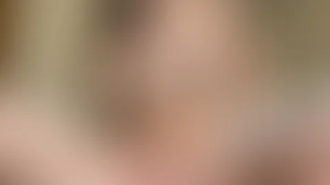 Wer legt sich unter mich, greift mir an die Titten und schiebt seinen Kolben langsam in meinen engen TeenArsch? 😜🥰