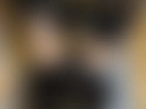Traust du dich mich komplett auszuziehen ? 🖤