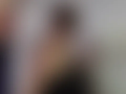 Blowjob auf der Couch mit Moni