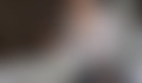 kaum zuhause und schon geil masturbiert !!