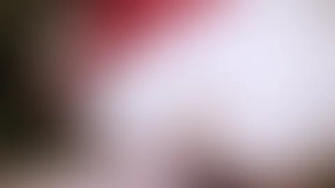 Schau dir an, wie der Saft an seinem S*****z herunterläuft, und sag mir, ob du mein nächster Drehpartner sein möchtest? 🫦🍆💦