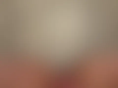 SweetyMaus is geil und macht es sich am WC