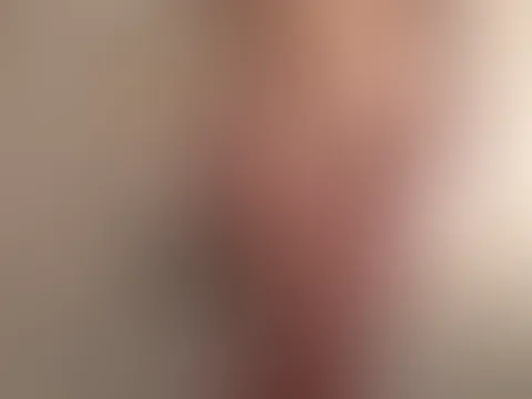 Ich war ganz allein in der heißen Wanne… und du hast mir so gefehlt 🥺 Also hab ich’s mir selbst besorgt – mit dem Duschkopf… zwischen meine Beinen , und den Strahl auf höchster Stufe 🙊 bis ich rich