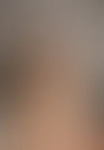 Ich liege schon auf dem Bett. Willst du ein bisschen näher kommen? 😘