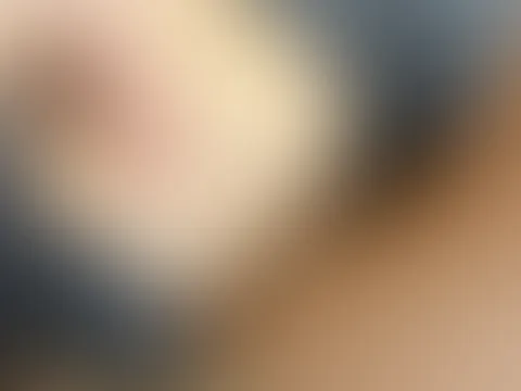 Guten Morgen ☀️🤍 Das Wochenende steht vor der Tür und die Temperaturen sollen ordentlich steigen. 🔥 Bleibt nur eine Frage: Freust du dich mehr auf die Sonne… oder auf das, was sie manchmal aus Mensc