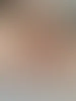 Guten Morgen, ich denke, meine feuchte P***y verrät, wie horny ich nach dem Aufwachen war. Was denkst du, hab ich danach getrieben? Ich sag’ mal so, ganz anständig bin ich nicht geblieben! 😏