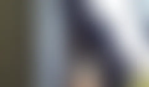 Spannerin klettert ins Haus und reitet den S*****z ab dirty