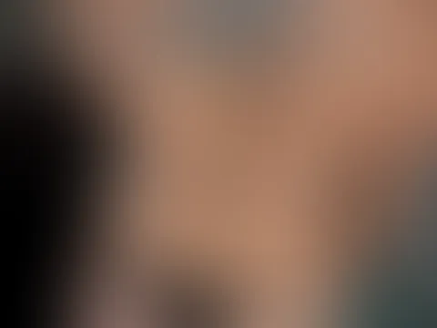 Hey Süßer 💋 Würdest du mir helfen meinen schönen Feuchten Slip auszuziehen ? 🤤 Und mich danach nach vorn zu beugen und es mir Doggy zu geben ? 🤤💋