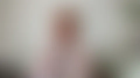 Come and wank with me! Wank all over my tits!! Let’s have a hot wank together and a wild time, carefree and with no strings attached – just you, me and our lust! Are you in?