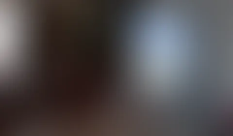 Eigentlich wollte ich mal ausschlafen. Aber wie es halt so ist lag da ein S*****z neben mir den ich einfach in den Mund nehmen musste