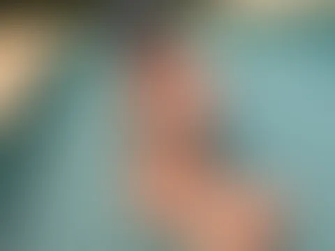 Noch mehr heiße Selfie private Bilder aus dem Malle Urlaub. Love it. Nackt am Strand, Publick, Nackt am Pool usw.