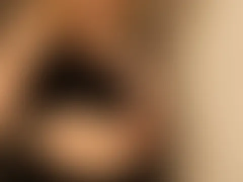 Guten Morgen ☕ Bin zwar nicht mehr im Bett, aber ich wäre bereit, wieder hineinzugehen 😈 kommst mit? 🔥