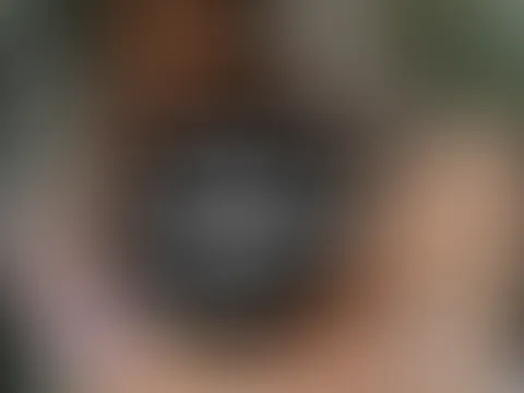 Viviens Landleben völlig nackt im Strandkorb!