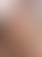 Guten Morgen 😏☀️ Nur ich, ein Kissen… und jede Menge Fantasie. Willst du sehen, wie dein Tag wirklich heiß anfängt?🔥🥵