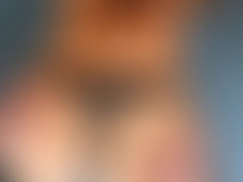 Stell dir vor, du hast mich so nackt vor dir, nur im Höschen. Was würdest du mit mir machen? Würdest du es ein paar Minuten aushalten, mich nur zu streicheln und mir auf den Po zu klopfen? Oder würdes