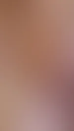 Noch ganz verschlafen, eingewickelt im Bademantel – aber mein Kaffee küsst mich wach. 💋 Oder du? 😏