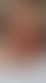 Es ist heiß am Meer, es ist auch heiß am Pool ... was können wir tun, um uns ein bisschen zu entspannen ... Sonnenbaden ist so anstrengend ... sollen wir in mein Zimmer gehen, mmm? Das große, bequeme